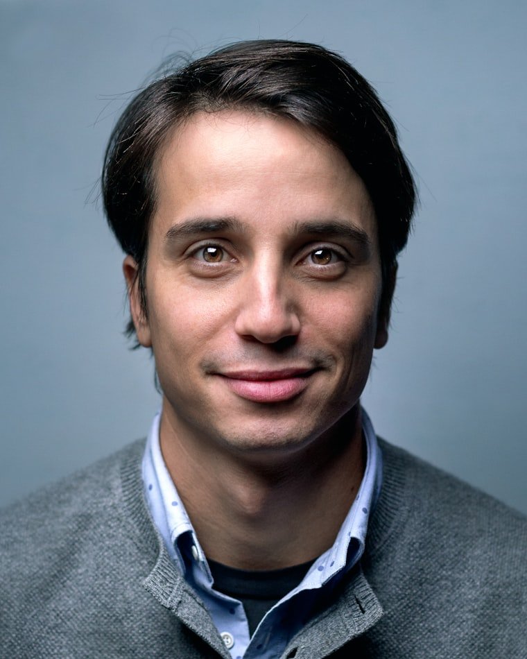 Portrait of a therapist at Dear Therapy Vancouver
